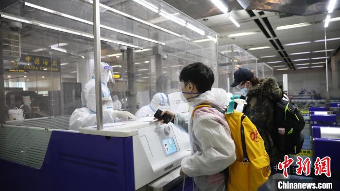 ���ͺ��س��뾳�߷����վ��11�����3792�˴��뾳��Ա���