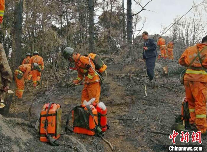 �˻��Ա��ˮ��ɽ��ǰ���������̵㡣�����ݵ���̨��ͼ