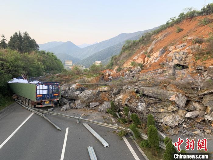 �����������η����������������˫��ͨ�ж�