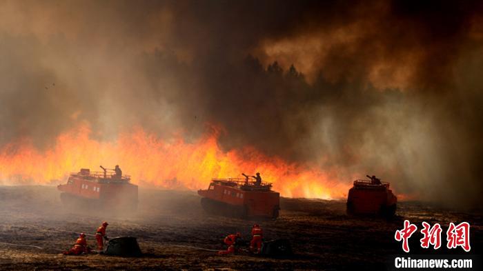 ͼΪˮ�ڷֶ�ѹ����ǿ�Ȼ��ߡ����߷��� ��