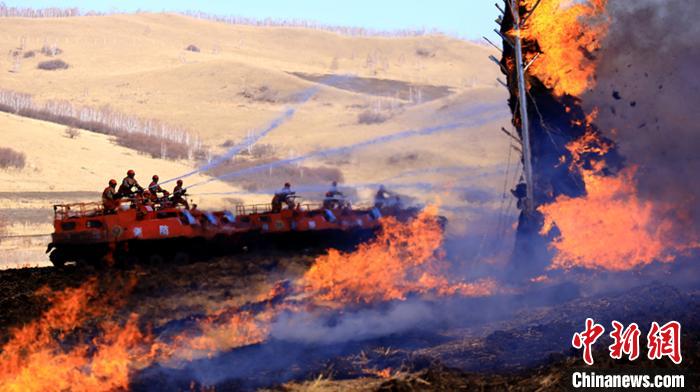 ͼΪװ�׳���Ⱥ���ᡣ���߷��� ��