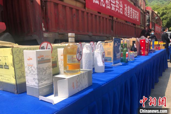 ���켯�����ٻ�ֵ4000����Ԫ������100�ֵ���Ȩ��ð��Ʒ