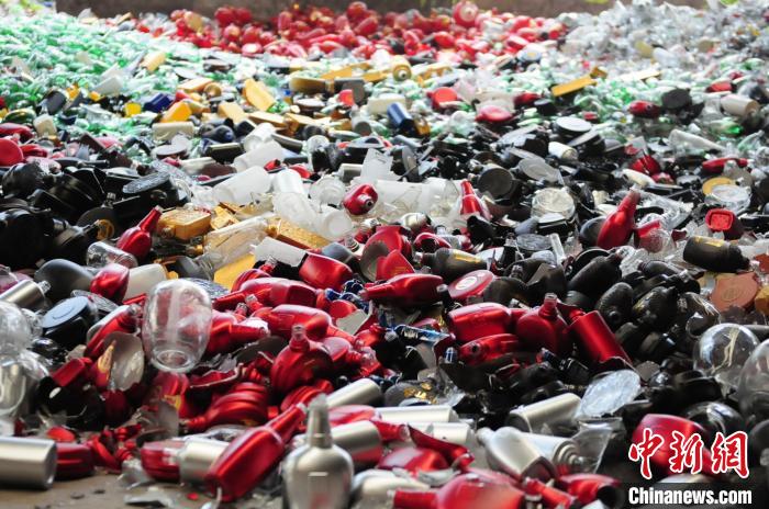 ͼΪ�����ɻ�ļ�ðα�Ӳ�Ʒ�������й����ֹ�ͼ