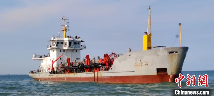 ����ĳ��˾�ڹ������Ǹۺ����㵹�����ﱻ��15��