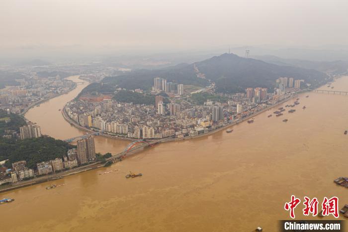 ���ݳ��ֺ�ˮ�����λ��� ��