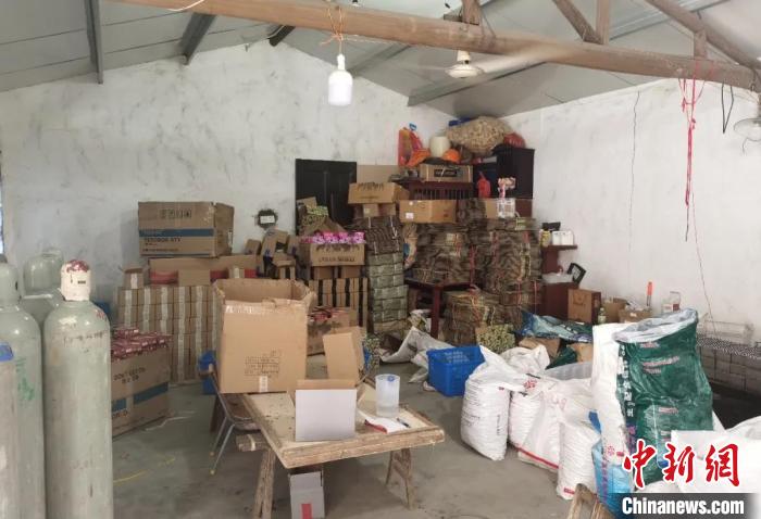 ���緷����Ц����ǣ����ɫ��ҵ��14�������˱���