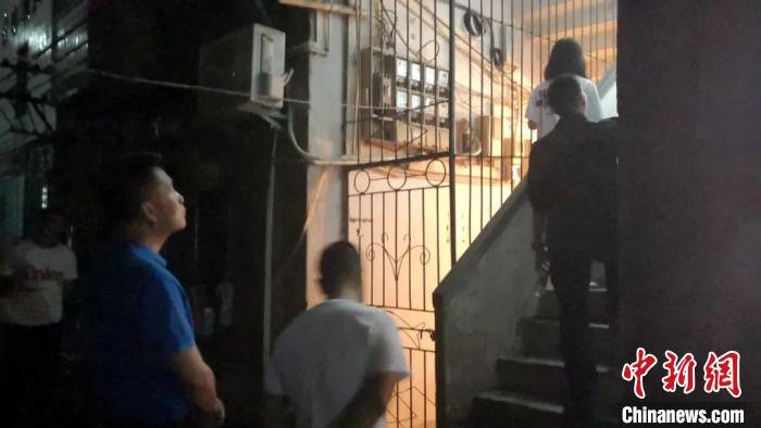 �������־����ɹ�����һ��У԰Ю�����ʰ���