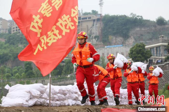 ͼΪ��Ԯ��Ա�������վ��֡���������Ӧ�������ֹ�ͼ ��