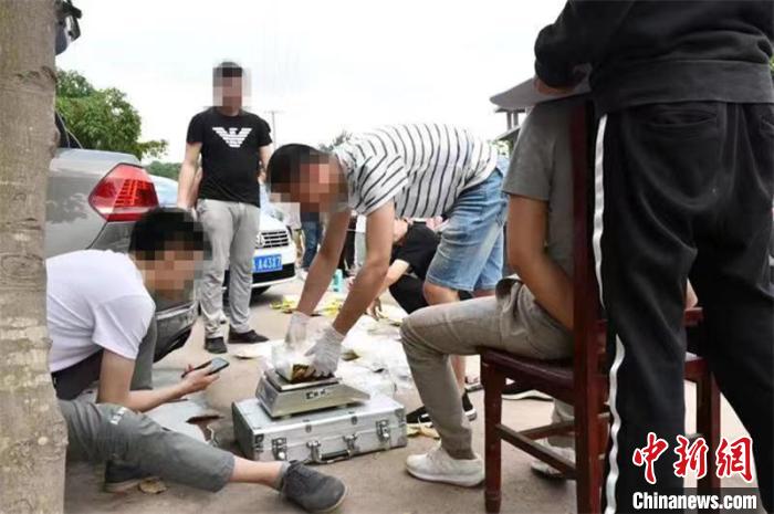 ���ֳ����ؽɻ�Ʒ�����ڽ��й����ֹ�ͼ ��