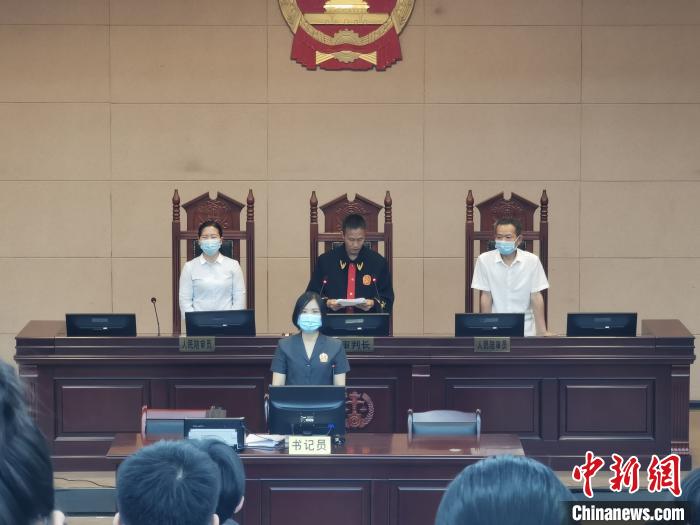 ������������һ����12�˶�Ʒ��3������3������