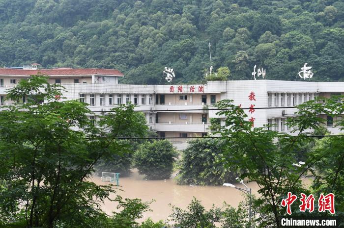 ͼΪ����������ĺ�ˮ��һ��Сѧ��û�������� ��