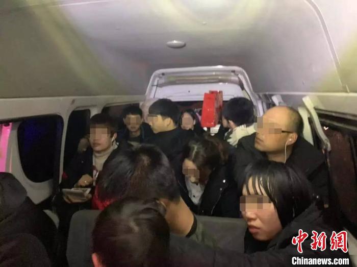 6�������ʵ��17�˼�ʻ�˺ͳ���˫˫������