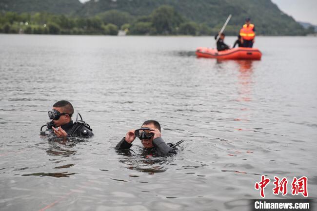 ͼΪ������չ�ֳ���Ԯ�����ĺ��� ��