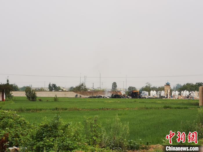 ԶԶ��ȥ�����ڳ�ֻʣ����ǽ�塣������ ��