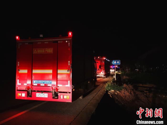 ȥ���𳡵�·�ϣ�һ����������ͣ��·�ߴ����������� ��