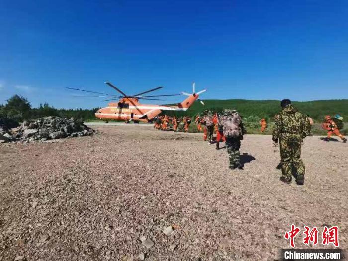 ͼΪ���ջ������ڶӸϸ����˾��ֻ𡣺������Ҽ���Ȼ��������ͼ