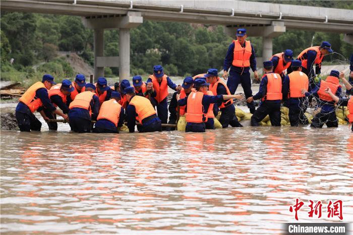 ͼΪɭ������Ա���ӵ�ˮ���������� ��