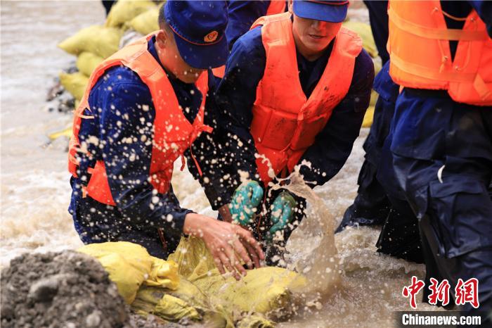 ͼΪˮ�д����ͨ������������ ��