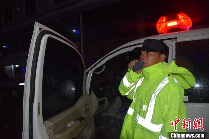 3�������������ڸۿ���ͷ�ȶദ�Կ�����ֻ���а�ȫ��飬Ȱ�������洬�������ϰ��������Ϲ�����ͼ ��