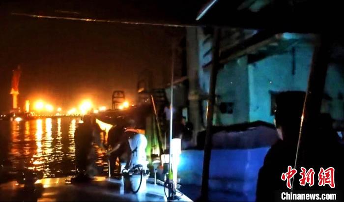 �����������һ���ش��ϷǷ��ɿ��永����5��Ԫ