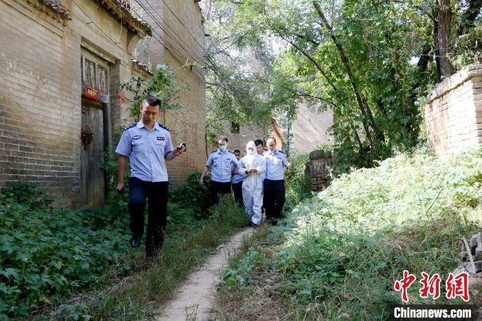 图为指认现场。 晋城市公安局供图 摄