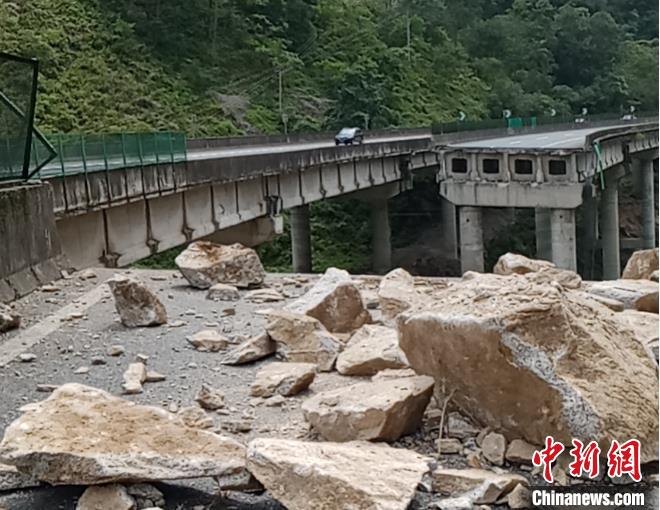 ͼΪ�ֺ��ֳ����Ĵ���Ͷ���Ź�ͼ