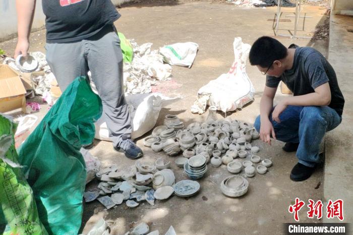 ͼΪ������Ա�Բ�۵ĺ��̴�������������㡣����ʡ���������������ܶ�(�ﱸ��) ��ͼ