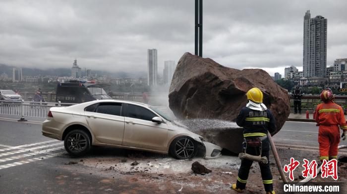 ����Ա���ڶ�ð�̵Ľγ����д��á��˱�������ͼ