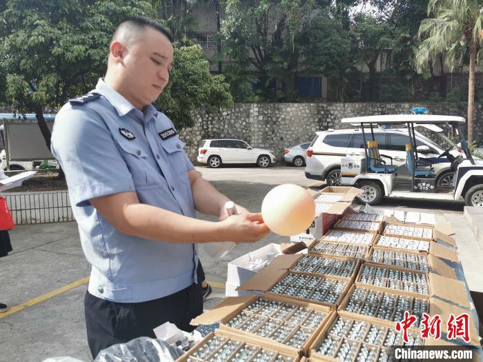 ͼΪ��������ʾ��Ц������ƿ�е����������������� ��