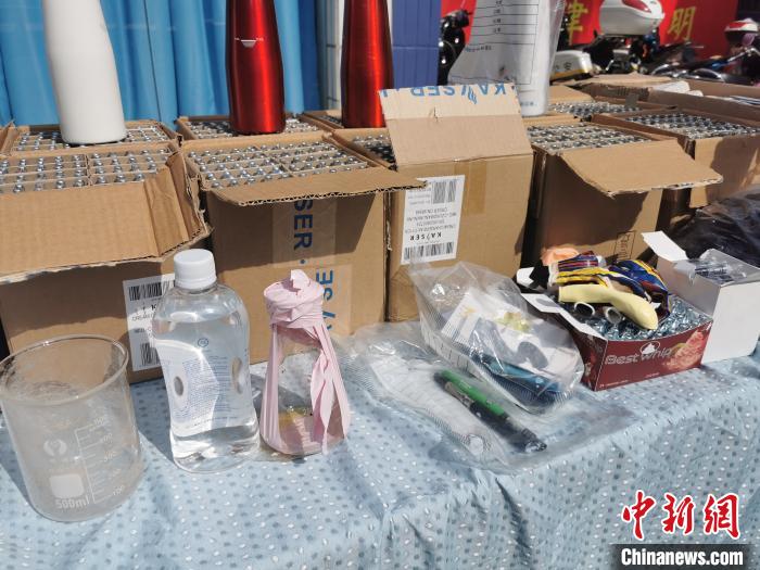 ͼΪ�������ġ�Ц����������ͷ�����̡������д�������͡��������� ��