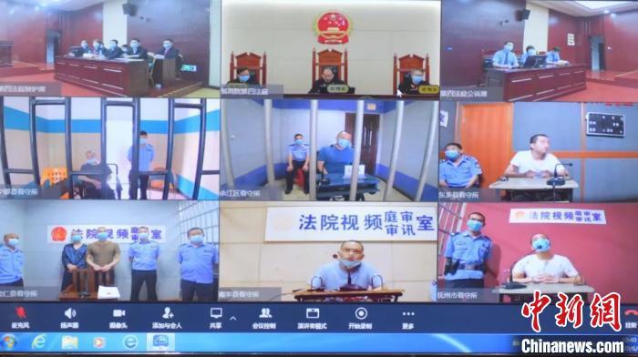 6��5�գ�����ʡ�߼�����Ժ�����Ը����˻Ƴ»����12�������˷���֯���쵼���μӺ����������֯�����ɱ��������߰����󹫿����С�(����ͼ)������Ժ��ͼ