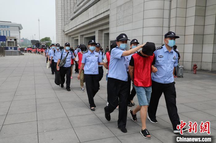 �ӱ������ƻ��永��100��Ԫ�ش�羳����Ĳ���