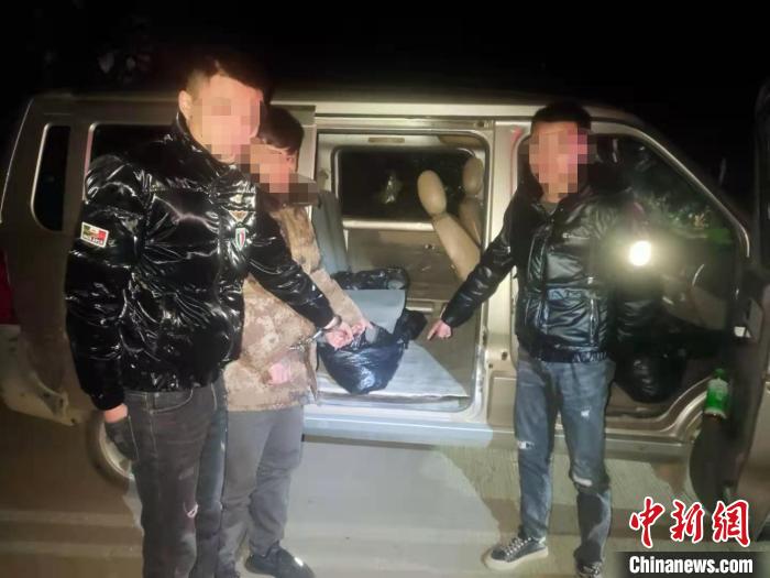 ͼΪָ���ֳ�������ʯƽ ��