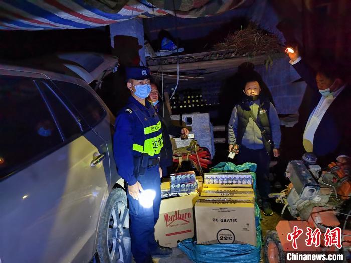 广西百色警方查获涉嫌走私香烟8900条案值约263万元