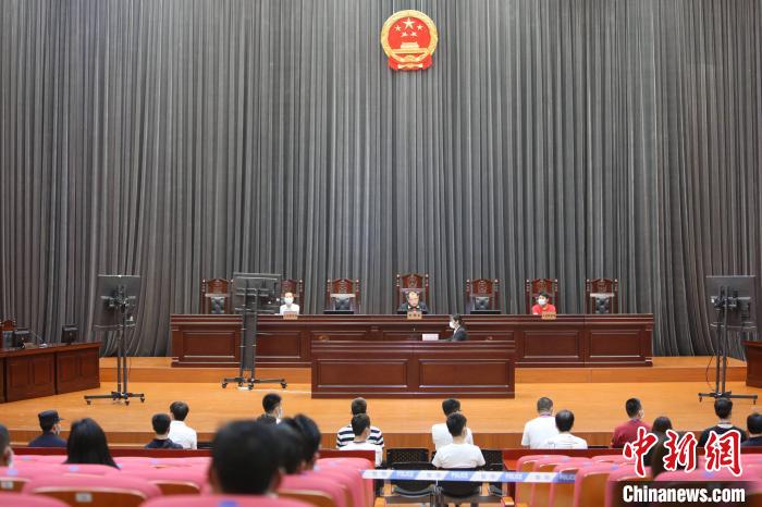 广州南沙法院宣判大型制售微信外挂软件网络黑产案