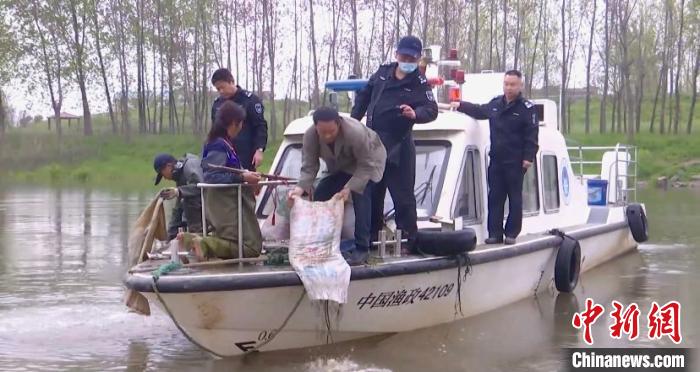 ͼΪִ����Ա�����ϷŹ���� �β� ��