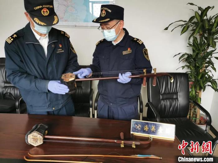 ͼΪ����β���ز��ĺ���Σ������Ʒ�������������ݺ��ع�ͼ