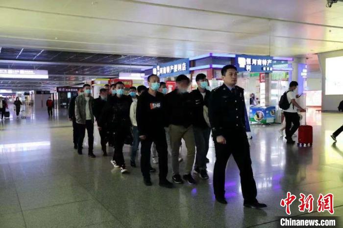 ͼΪѺ��;�С������й����ֹ�ͼ