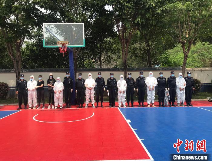 图为警方抓获犯罪嫌疑人。 科左后旗公安局供图 摄