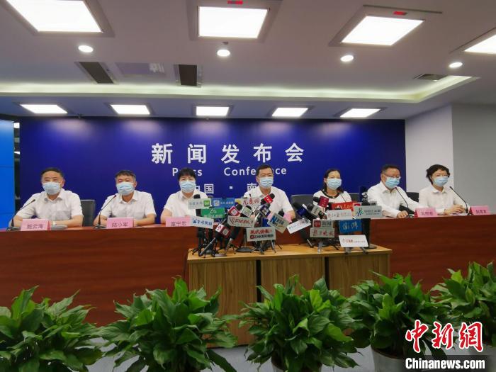 南京累计报告本土新冠肺炎确诊病例215例