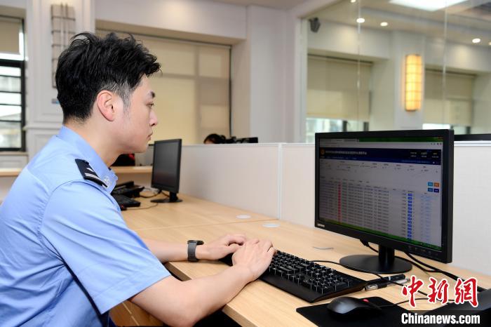 武汉民警驰骋反诈战场四年参与擒获嫌犯千余名