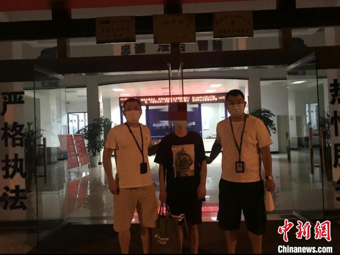 “00后”开黄色漫画网站浙江警方破获一起传播淫秽物品牟利案