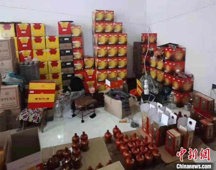 山西打掉一制售假酒犯罪团伙:民房内以散装白酒灌装假汾酒