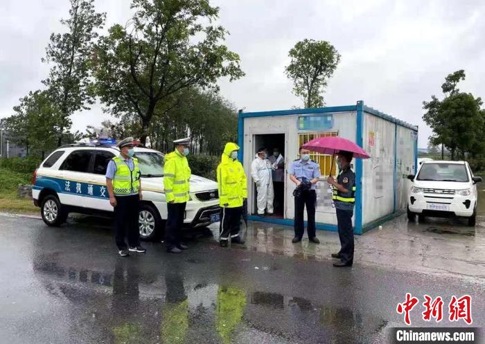 江苏睢宁60名老交警主动请战坚守防控前线