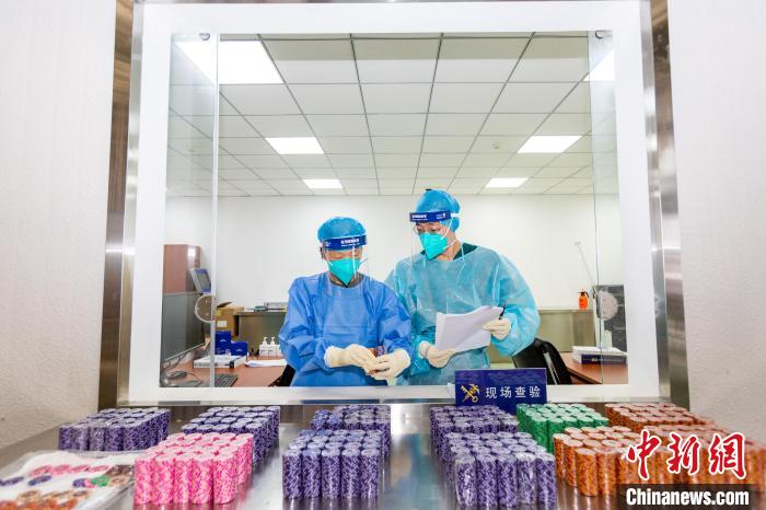 北京海关连续查获3票共5024个赌博筹码