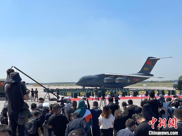 第八批在韩中国人民志愿军烈士遗骸运抵沈阳