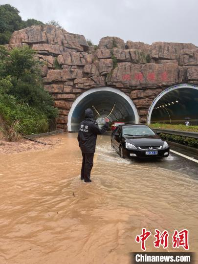 塌方现场。 徐箭 摄