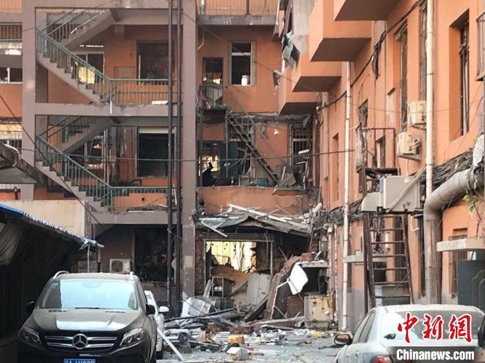 直击沈阳燃气爆炸事故现场:已致3人死亡、30余人受伤