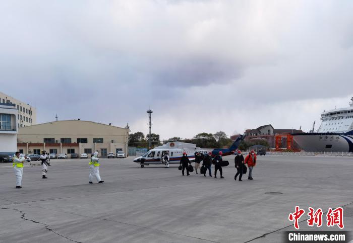 һ��������̨����������ê���վ�����14����Ա����ƽ��