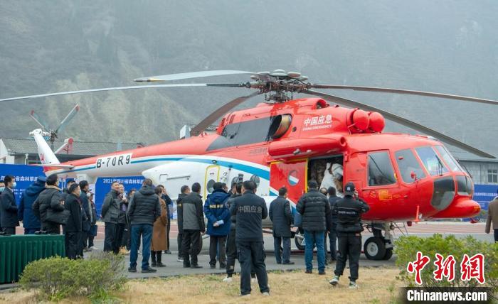 ��Ħ��Ա����װ��չʾ�������ҿ� ��